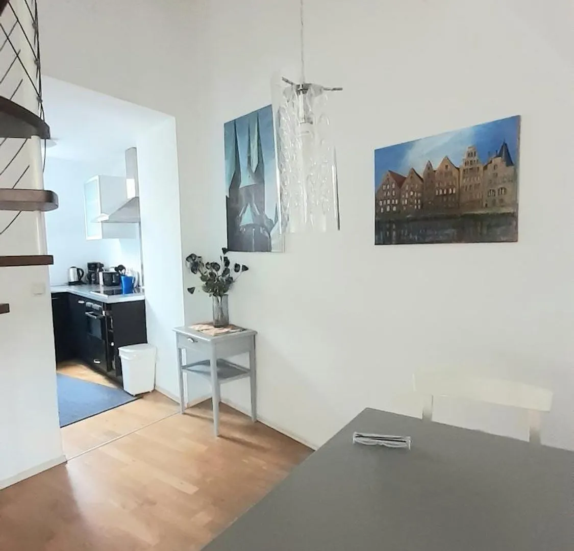 Likedeeler Am Stadthafen Lubeka Niemcy